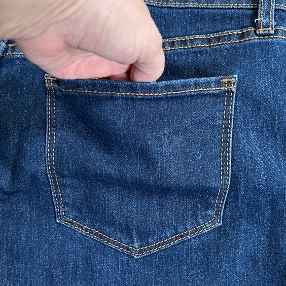 Old Navy High Rise Cuffed Jean Shorts Sz. 10 - Picture 5 of 6